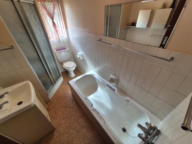 3 Bedroom Townhouse For Sale in Leisure Bay