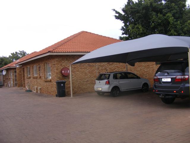 3 Bedroom Townhouse For Sale in Lephalale