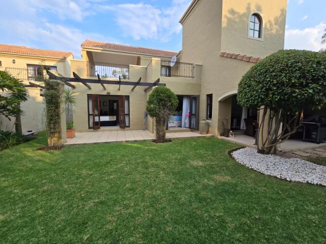 3 Bedroom Townhouse For Sale in Lonehill