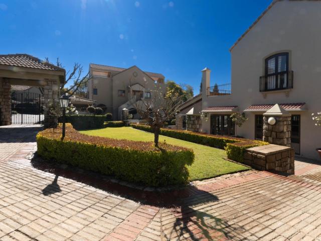 3 Bedroom Townhouse For Sale in Lonehill