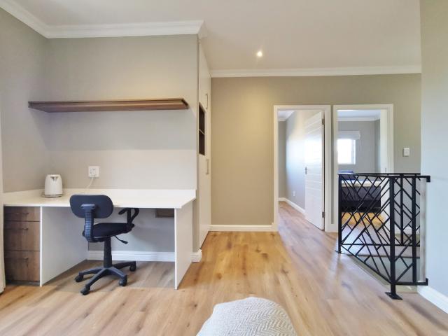 3 Bedroom Townhouse For Sale in Lorraine