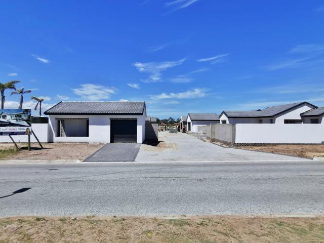 3 Bedroom Townhouse For Sale in Lorraine