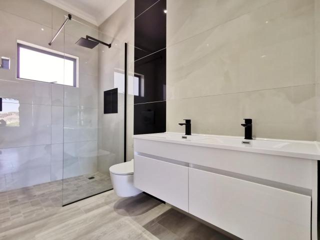 3 Bedroom Townhouse For Sale in Lovemore Park
