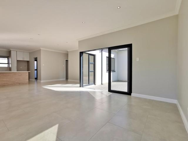 3 Bedroom Townhouse For Sale in Lovemore Park
