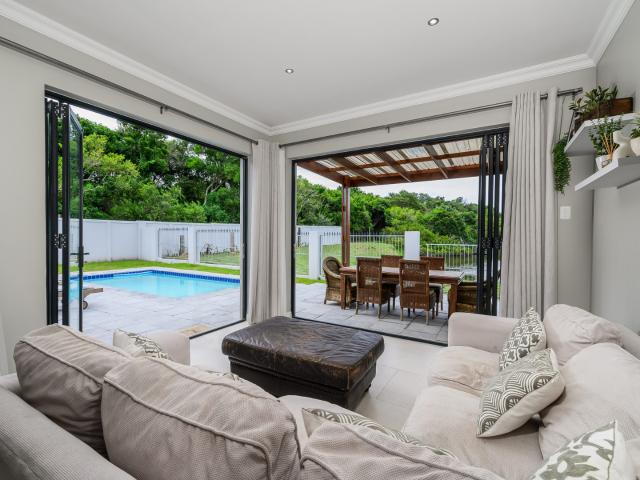 3 Bedroom Townhouse For Sale in Lovemore Park