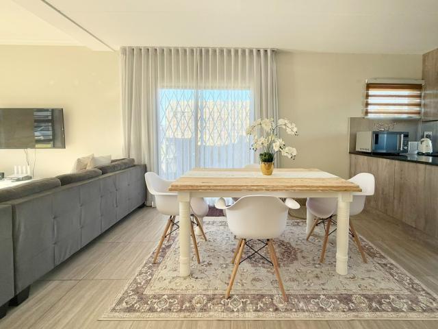 3 Bedroom Townhouse For Sale in Parklands North
