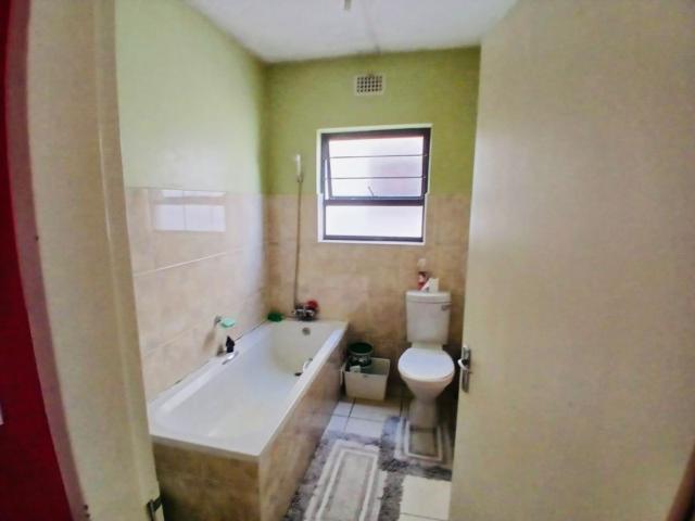 3 Bedroom Townhouse For Sale in Parkrand