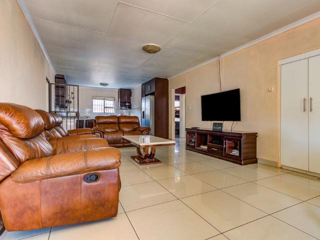 3 Bedroom Townhouse For Sale in Parkrand