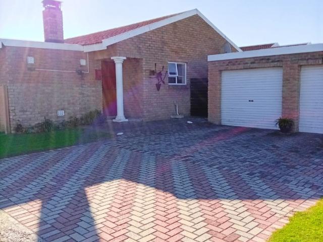 3 Bedroom Townhouse For Sale in Parsonsvlei