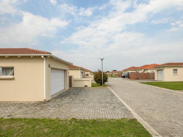 3 Bedroom Townhouse For Sale in Parsonsvlei