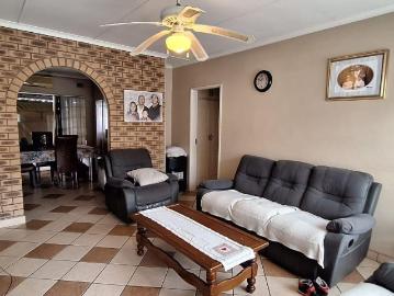 3 Bedroom Townhouse For Sale in Pelham