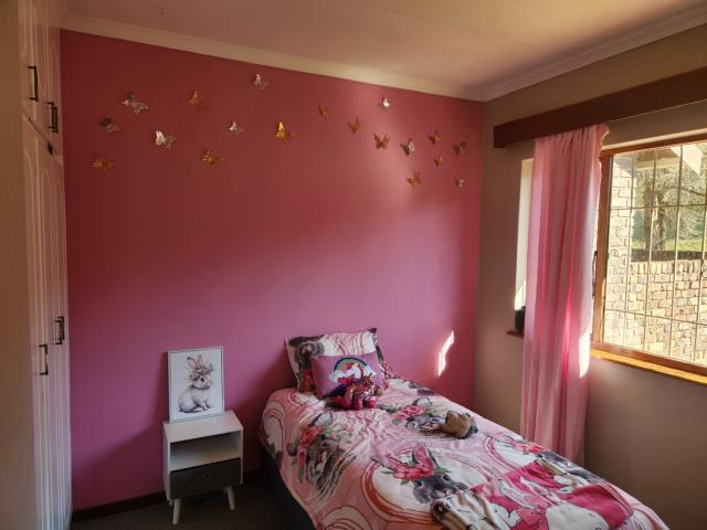 3 Bedroom Townhouse For Sale in Prestbury