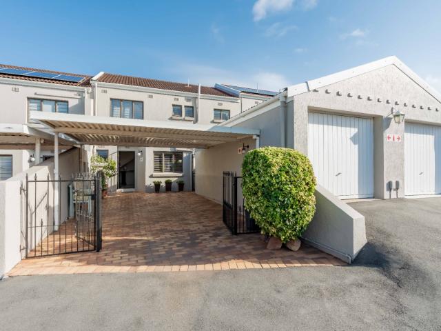 3 Bedroom Townhouse For Sale in Prospect Hall