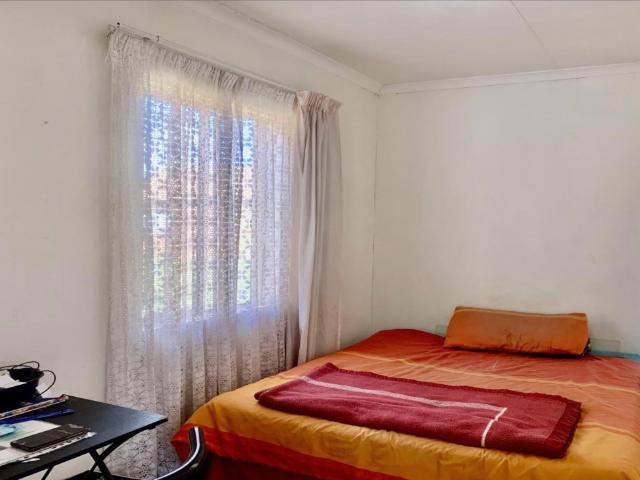 3 Bedroom Townhouse For Sale in Protea Glen