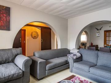 3 Bedroom Townhouse For Sale in Quellerina