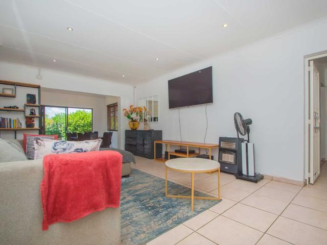 3 Bedroom Townhouse For Sale in Ruimsig Noord