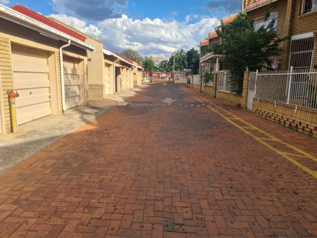 3 Bedroom Townhouse For Sale in Rustenburg Central