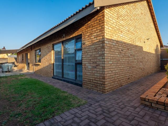 3 Bedroom Townhouse For Sale in Raceview