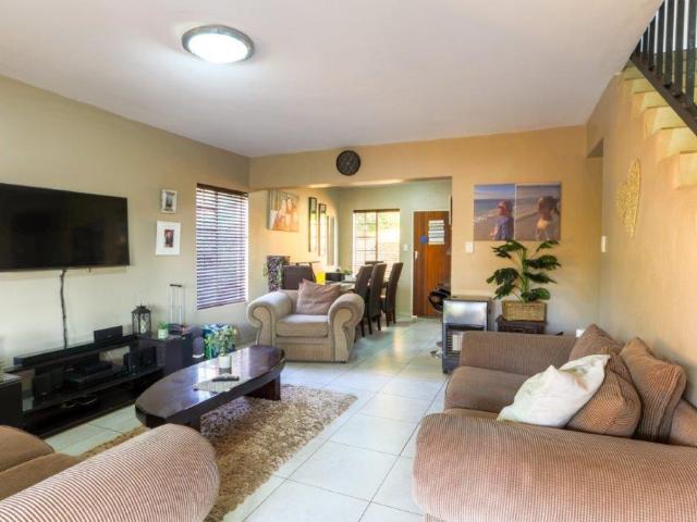 3 Bedroom Townhouse For Sale in Radiokop