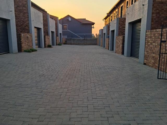 3 Bedroom Townhouse For Sale in Rand Collieries