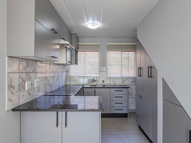 3 Bedroom Townhouse For Sale in Randpark Ridge