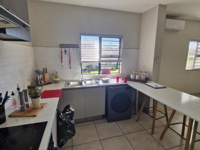 3 Bedroom Townhouse For Sale in Raslouw