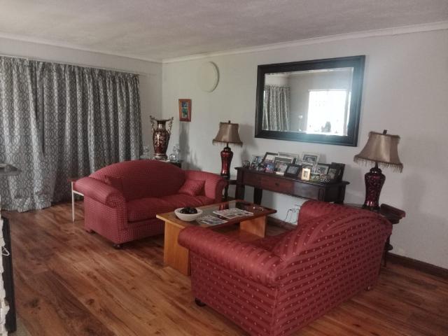 3 Bedroom Townhouse For Sale in Rembrandt Park