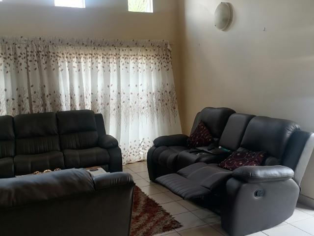 3 Bedroom Townhouse For Sale in Reyno Ridge