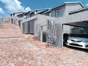 3 Bedroom Townhouse For Sale in Ridgeway