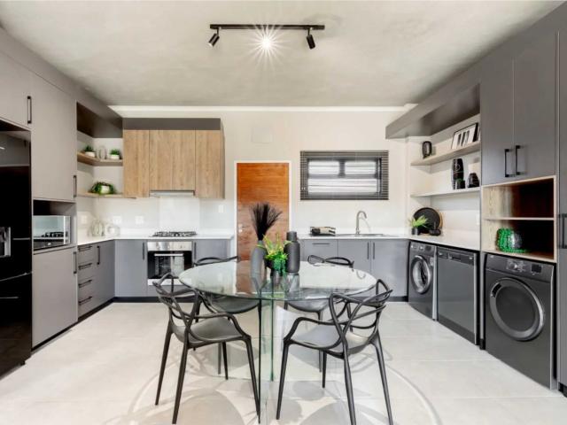 3 Bedroom Townhouse For Sale in Rietvalleirand
