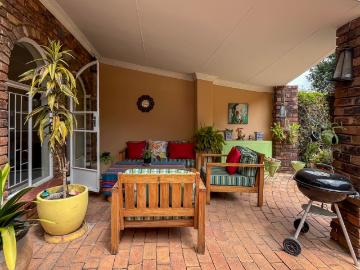3 Bedroom Townhouse For Sale in River Club