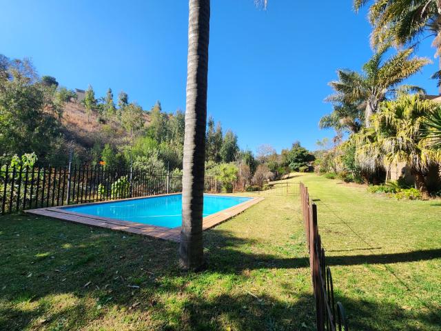 3 Bedroom Townhouse For Sale in Roodekrans