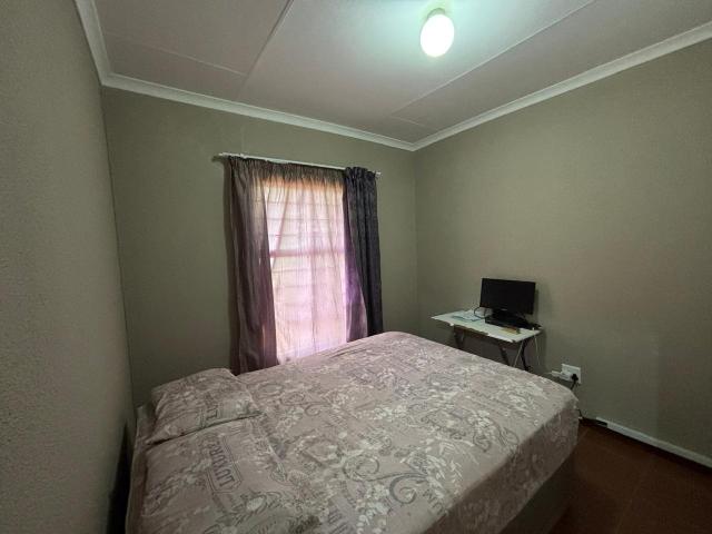 3 Bedroom Townhouse For Sale in Roodepan