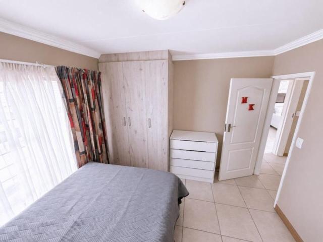 3 Bedroom Townhouse For Sale in Rooihuiskraal North