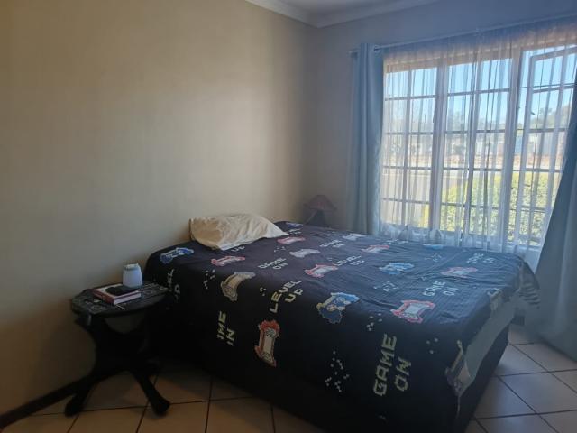 3 Bedroom Townhouse For Sale in Rooihuiskraal North