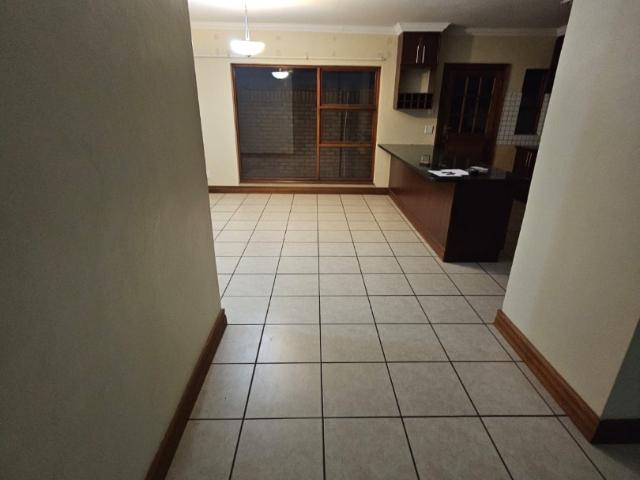 3 Bedroom Townhouse For Sale in Roylglen Gardens