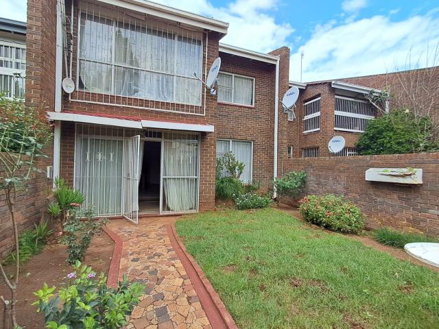 3 Bedroom Townhouse For Sale in Stilfontein