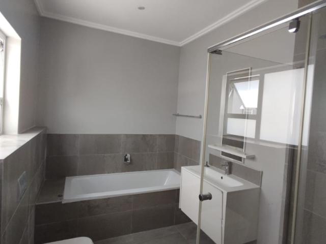 3 Bedroom Townhouse For Sale in Strathavon