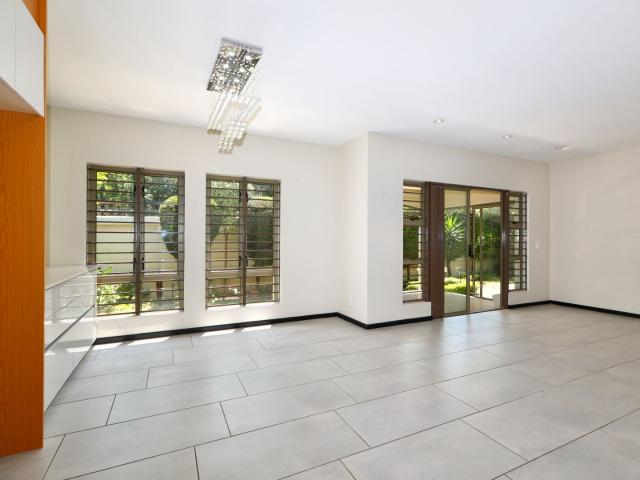 3 Bedroom Townhouse For Sale in Strathavon