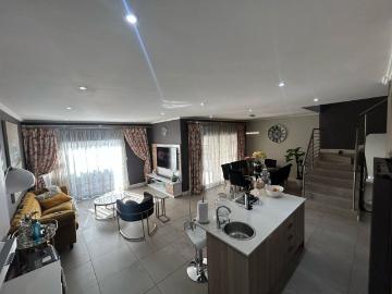 3 Bedroom Townhouse For Sale in Strathavon