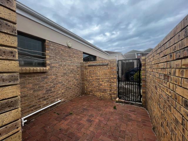 3 Bedroom Townhouse For Sale in Summerstrand