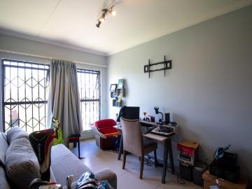 3 Bedroom Townhouse For Sale in Summerset