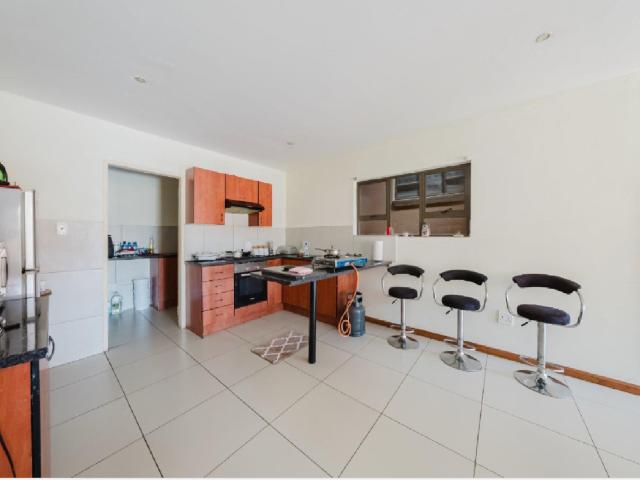 3 Bedroom Townhouse For Sale in Sunnyrock
