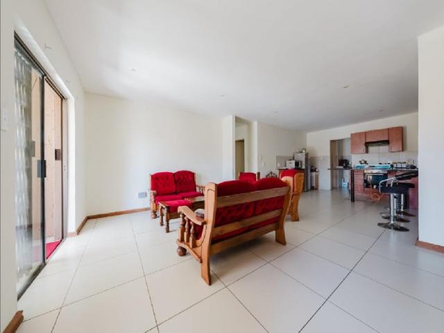 3 Bedroom Townhouse For Sale in Sunnyrock
