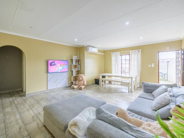 3 Bedroom Townhouse For Sale in Sunningdale