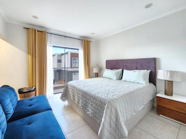 3 Bedroom Townhouse For Sale in Sunninghill
