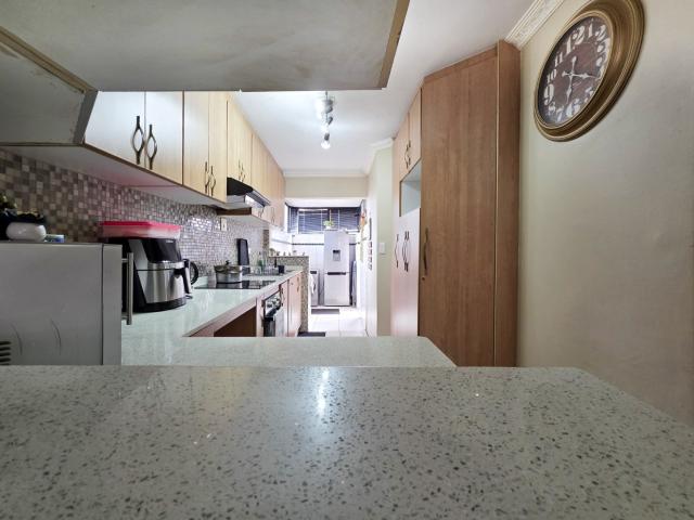 3 Bedroom Townhouse For Sale in Sydenham