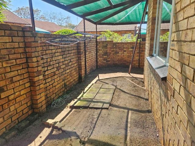 3 Bedroom Townhouse For Sale in Safari Gardens