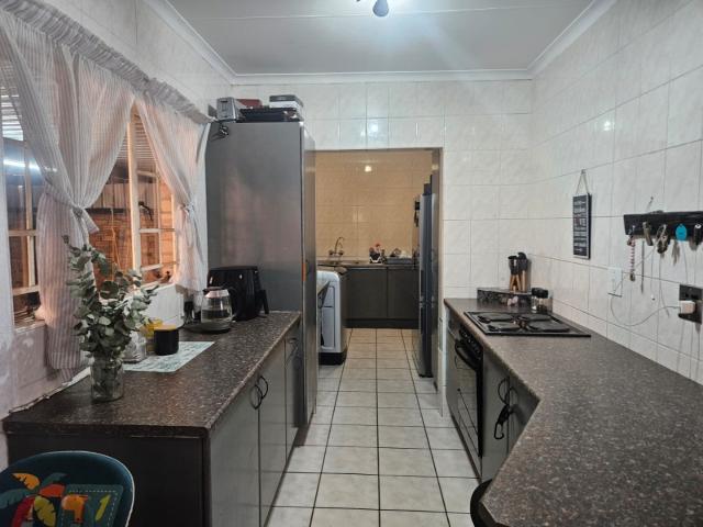 3 Bedroom Townhouse For Sale in Safari Gardens