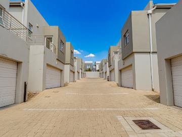 3 Bedroom Townhouse For Sale in Sandown